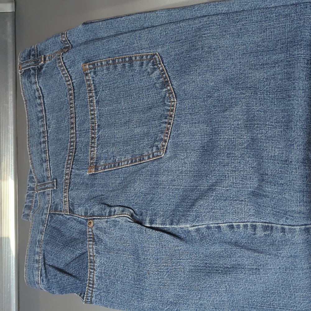 Halston Capri